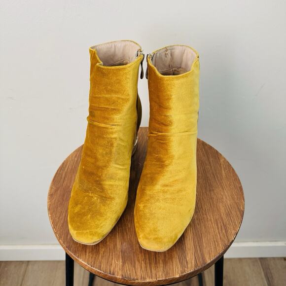 Women’s Brown Suede Leather heeled Bootie Womens Size 8 - Picture 3 of 11